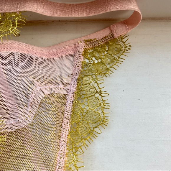 Victoria’s Secret Dream Itsy lace underwear - Picture 3 of 9